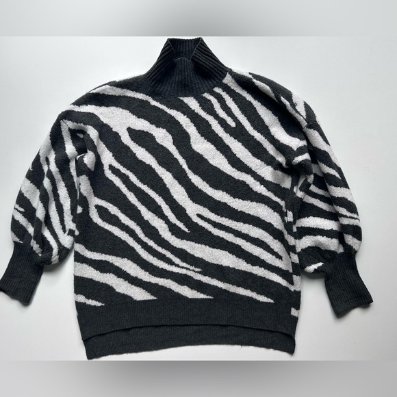 French CONNECTION Tiger Jacquard Sweater Size Medium - Picture 8 of 8